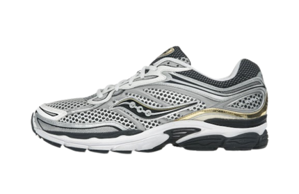 Zilveren en gouden Saucony ProGrid Omni 9 sneakers van CAPE EXCLUSIVES, met sportieve uitstraling en comfortabele pasvorm.