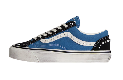 Zwarte en navy Vans Old Skool sneakers van CAPE EXCLUSIVES met pearlized details, zichtbare zijstreep en witte zool.