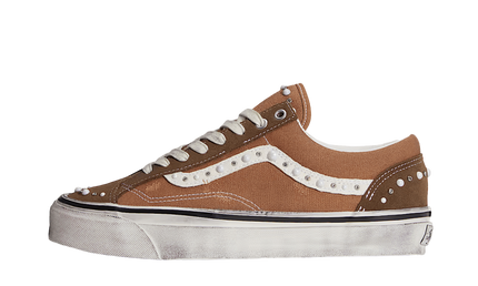 Vans LX Old Skool sneakers in vintage cocoa bruin met parelmoer details, door CAPE EXCLUSIVES in een close-up foto