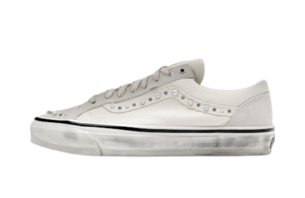 Gele sneakers van CAPE EXCLUSIVES Vans OTW Old Skool 36 Pearlized Pack in marshmallow kleur, met glanzende details en witte zool.
