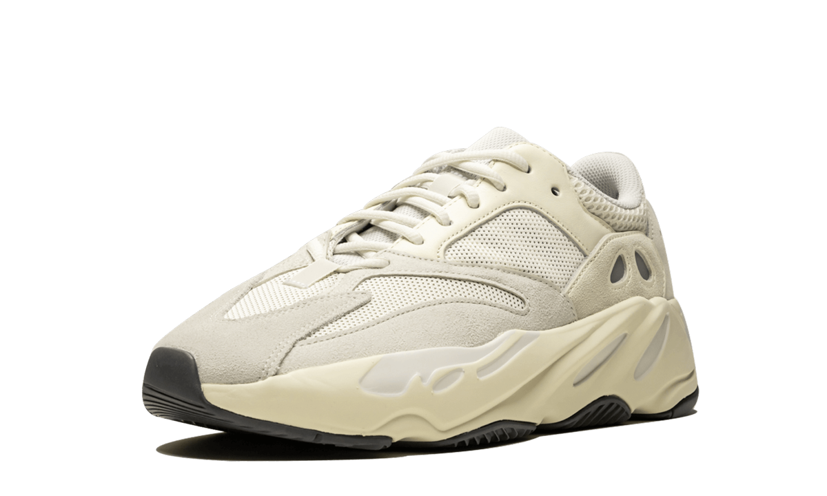 Zwarte en grijze Yeezy Boost 700 "Analog" sneakers van mijn winkel, met dikke zool en sportieve details.