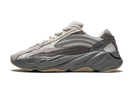 Witte en grijze Yeezy Boost 700 V2 