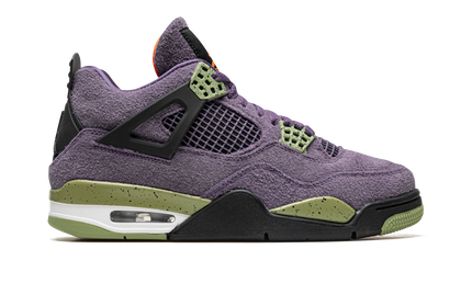 Lichte Air Jordan 4 WMNS schoenen in Canyon Purple met wit en paarse details, zichtbaar in close-up foto.