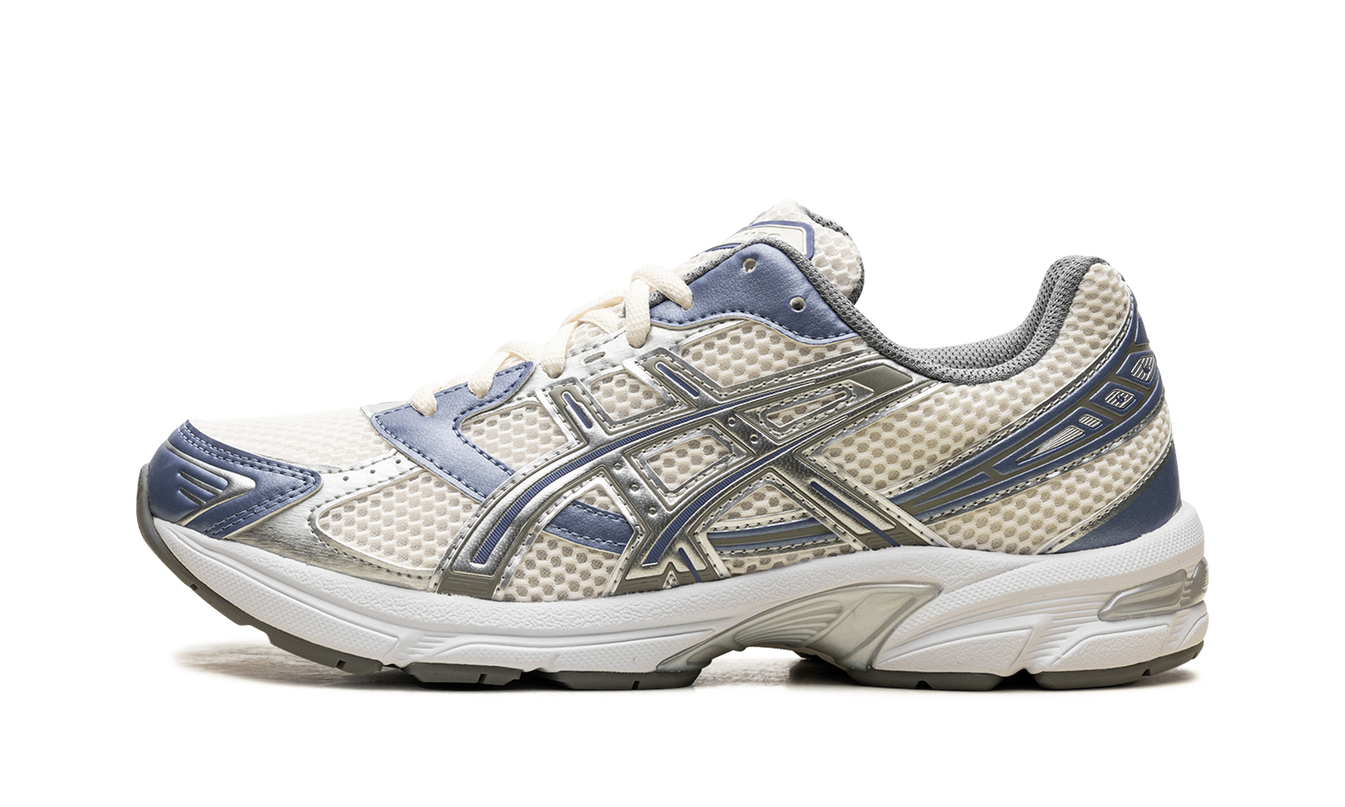 Asics Gel 1130 schoenen in crème en blauwe kleur, sportieve sneakers voor heren, zichtbaar op de afbeelding
