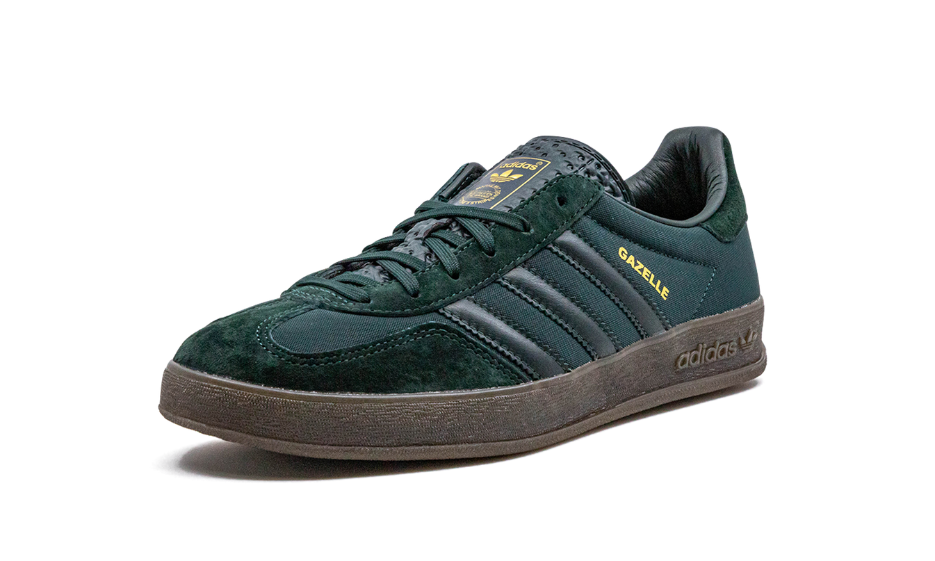 Zwarte Adidas Gazelle Indoor schoenen voor heren, stijlvolle en comfortabele sportschoenen met zwart design.