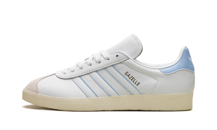 Donkerblauwe Adidas Gazelle "Argentina" schoenen met witte accenten en leren bovenkant, geschikt voor casual dragen.