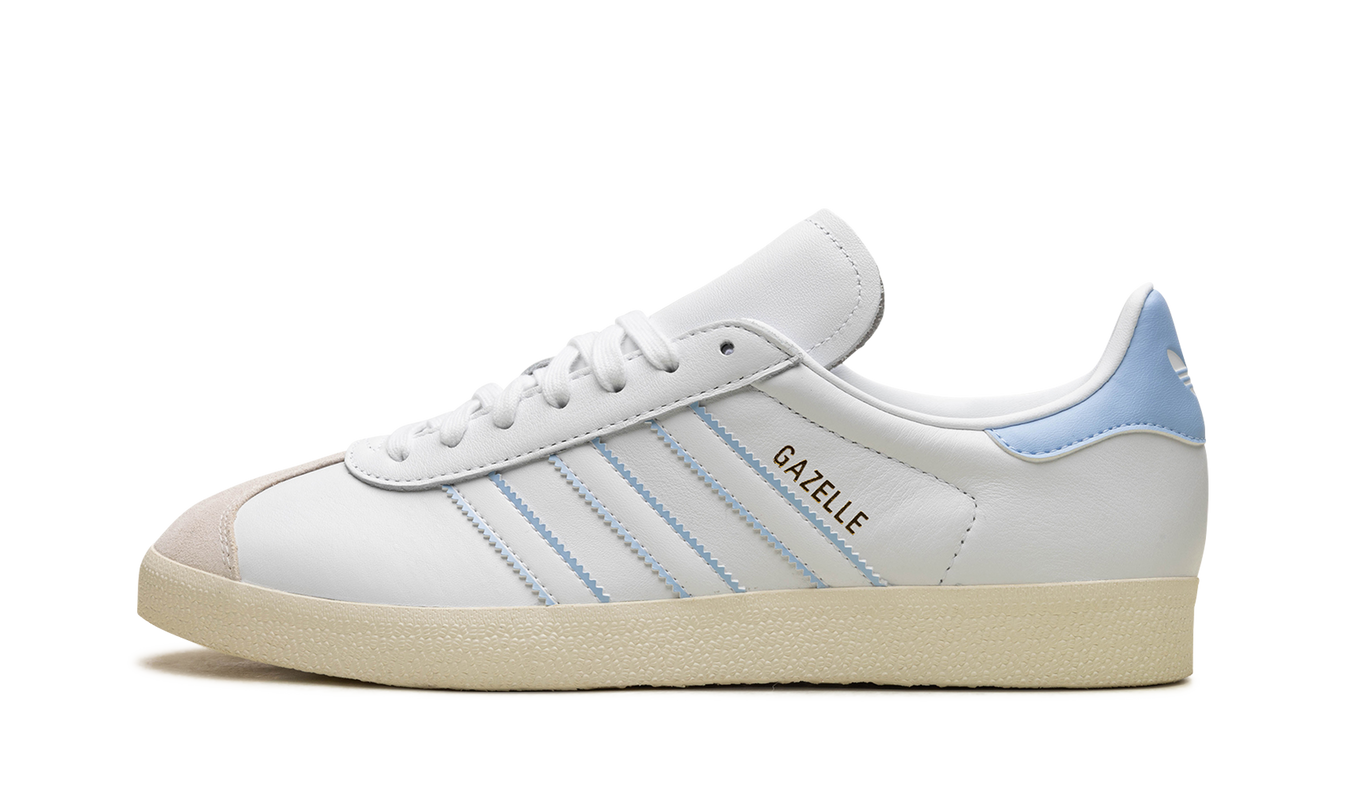 Donkerblauwe Adidas Gazelle "Argentina" schoenen met witte accenten en leren bovenkant, geschikt voor casual dragen.