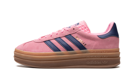 Lichte roze Adidas Gazelle BOLD damesschoenen met witte zool en roze details, zichtbaar in de afbeelding.