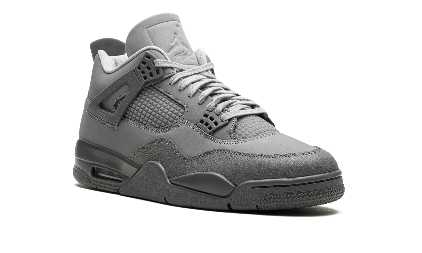 Zwarte en grijze Air Jordan 4 schoenen "Wet Cement" met witte details en gevulkaniseerde zool.