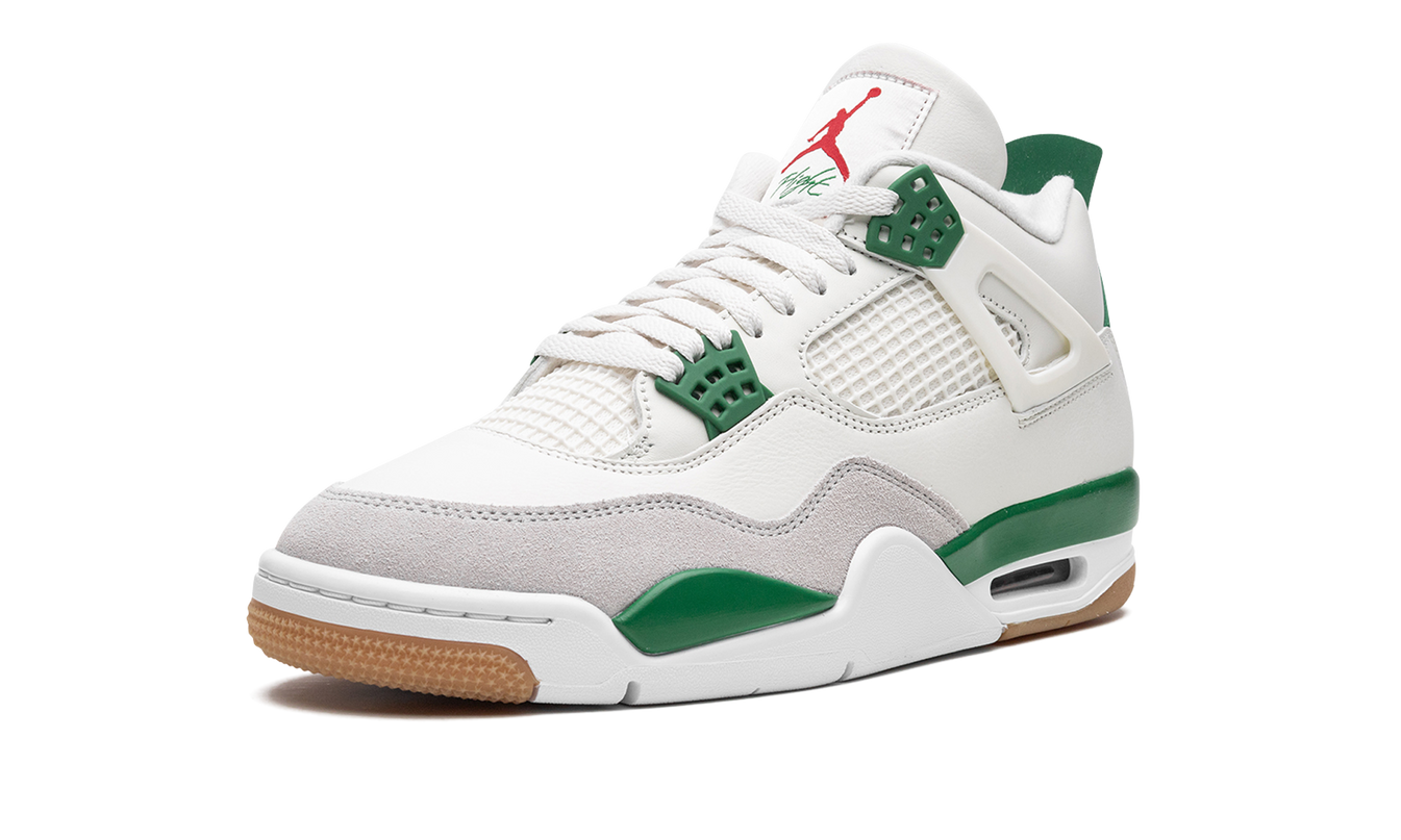 Sportieve Air Jordan 4 Retro SB schoenen in Pine Green kleur, met gekleurde details en witte zool.