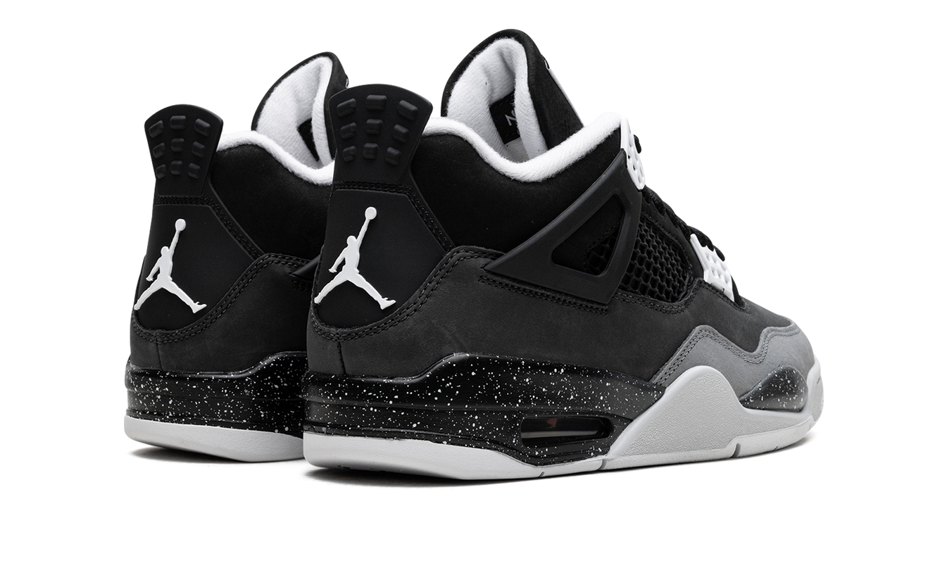 Lucht Jordan 4 "Fear" schoenen van Mijn winkel met zwart en oranje details, zichtbaar vanaf de zijkant.