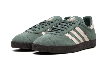 Lichte Adidas Gazelle "Mexico" schoenen in wit en rood met groene details, casual sneakers voor heren en dames