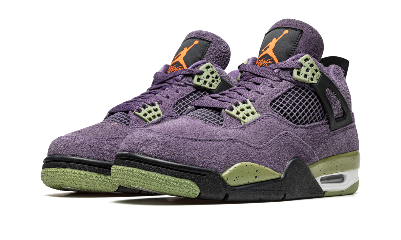 Air Jordan 4 WMNS Canyon Purple schoenen met paarse en witte details, zichtbare zool en Nike logo op de tong.