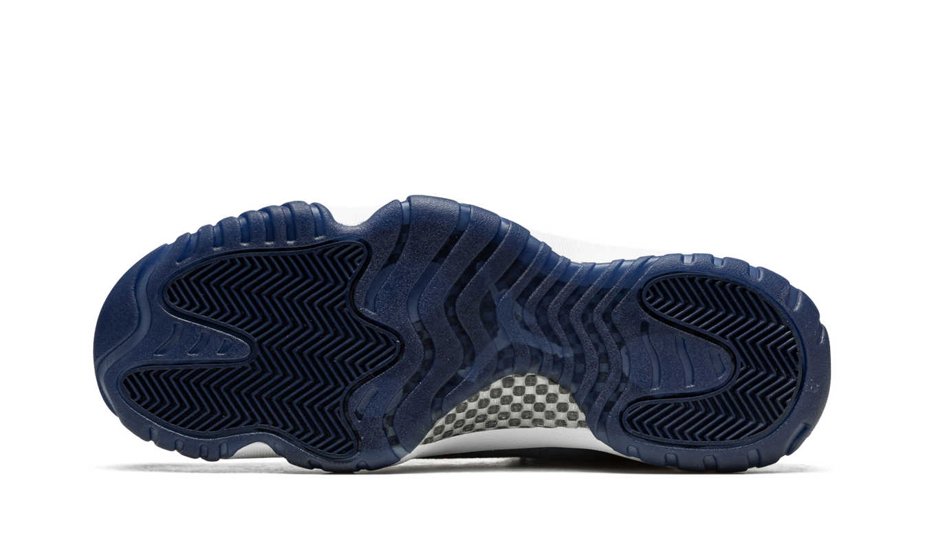Donkerblauwe Air Jordan 11 Velvet damesschoenen met glanzende afwerking en witte zool, elegant en sportief ontwerp