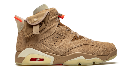 Witte en groene Air Jordan 6 Retro schoenen met bruine en khaki details, ontworpen door Travis Scott, zichtbaar op de afbeelding