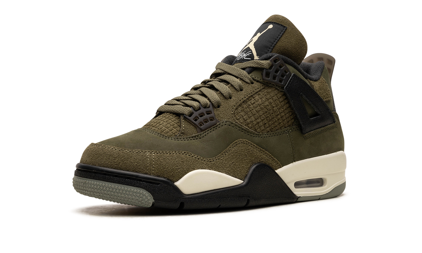 Donkergroene Air Jordan 4 Craft schoenen met gevlamde details en rubberen zool, stijlvol en sportief voor casual draaggebruik.