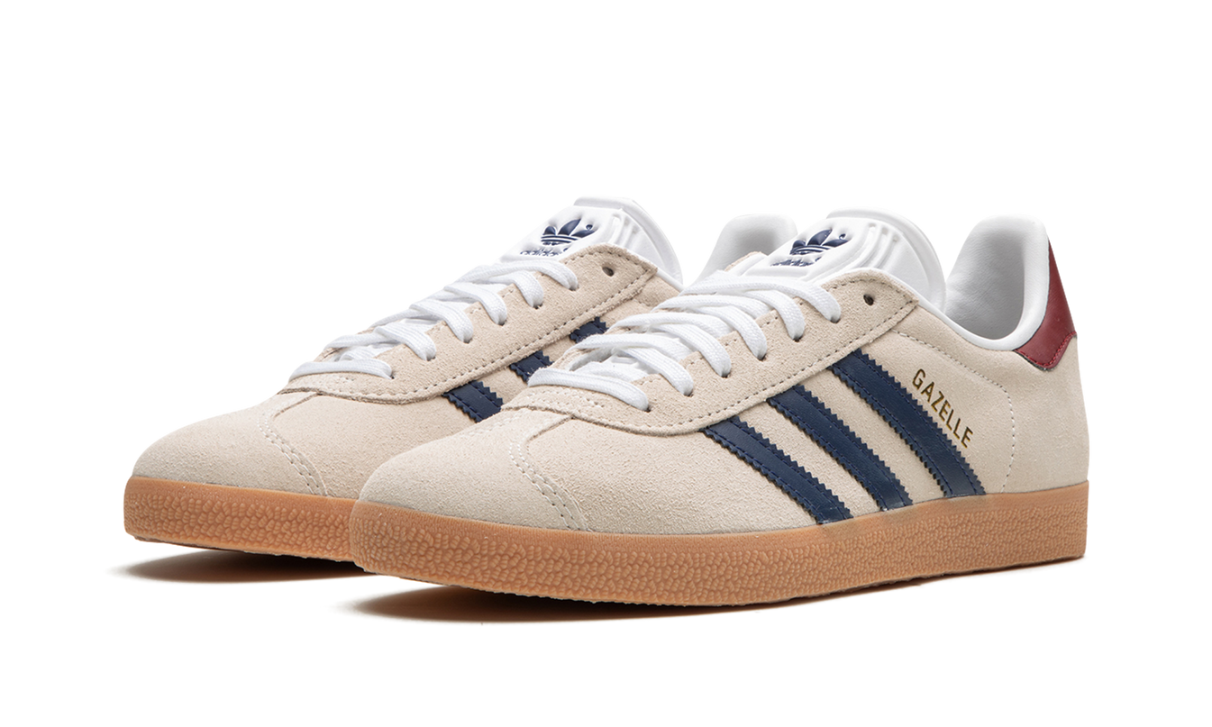 Adidas Gazelle schoenen in Off White, Donkerblauw en Gum kleur, van het merk Mijn winkel, zichtbaar op de afbeelding