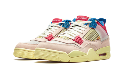 Sportieve Air Jordan 4 Retro SP "Union - Guava Ice" sneakers in wit en pastelgroen, zichtbaar met detail en design.
