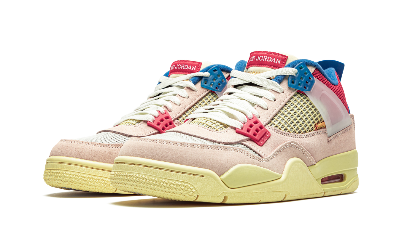 Sportieve Air Jordan 4 Retro SP "Union - Guava Ice" sneakers in wit en pastelgroen, zichtbaar met detail en design.