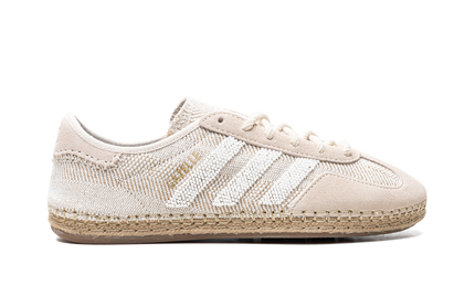 Dames Adidas Gazelle "The CLOT" schoenen in wit en rood met zwarte details, zichtbaar op een witte achtergrond.