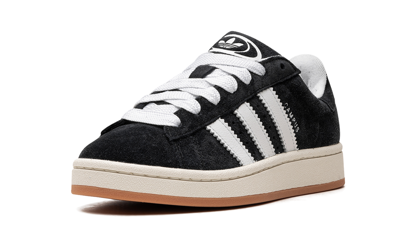 Zwarte Adidas Campus 00s schoenen voor heren, overzicht van de klassieke sneakers met leren bovenwerk en witte zool.