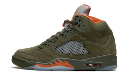 Olivengrijze Air Jordan 5 OG sneakers van Mijn winkel, zicht van de zijkant met kenmerkende details en ontwerp.