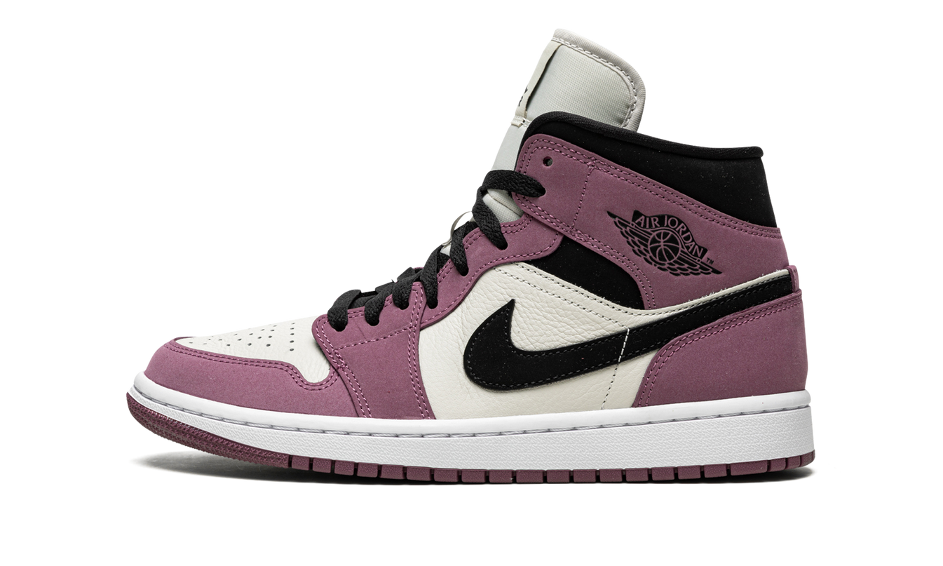 Nike Air Jordan 1 MID SE dames schoenen in roze en wit met blauwe accenten, opvallend sneaker ontwerp