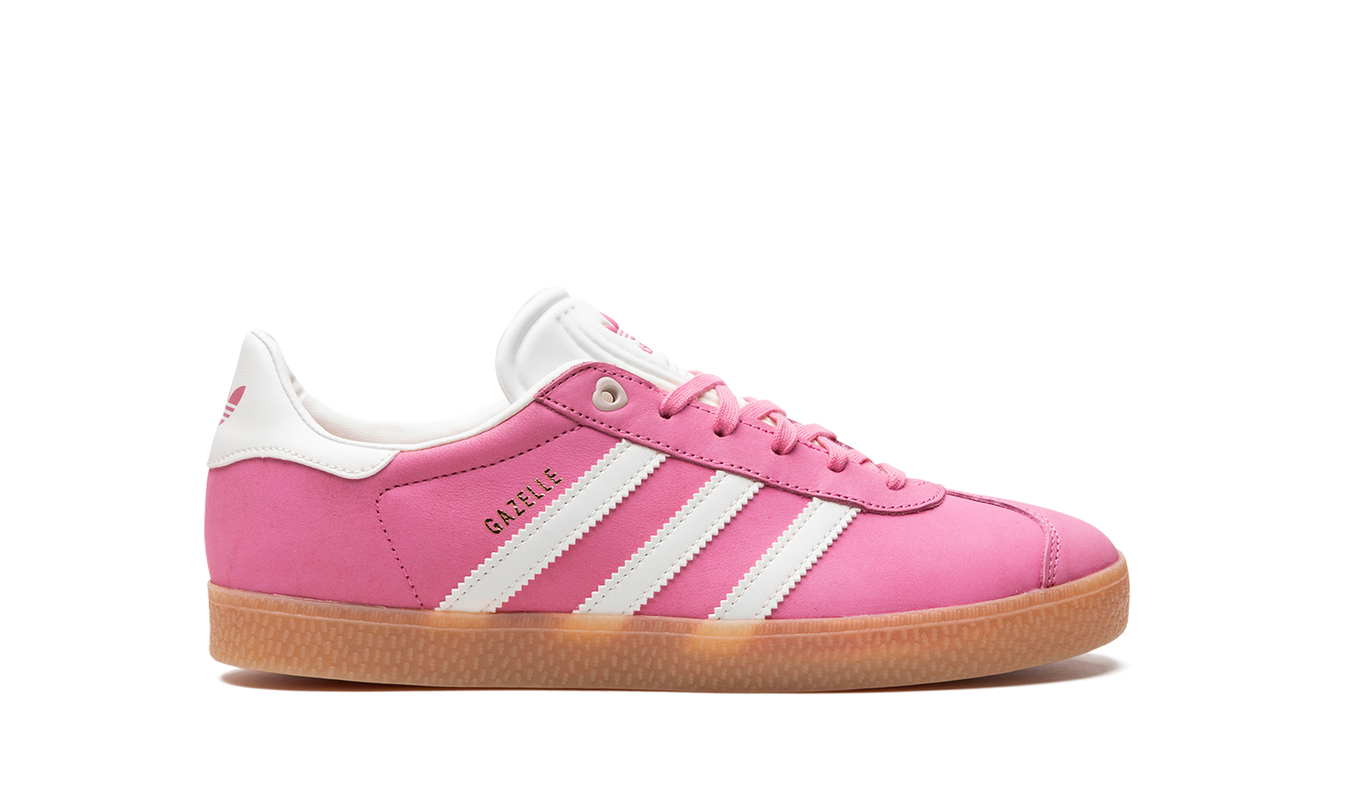 Schoen van Adidas Gazelle GS "Pink Fusion" in roze en wit, sportieve sneakers met witte zool en roze details