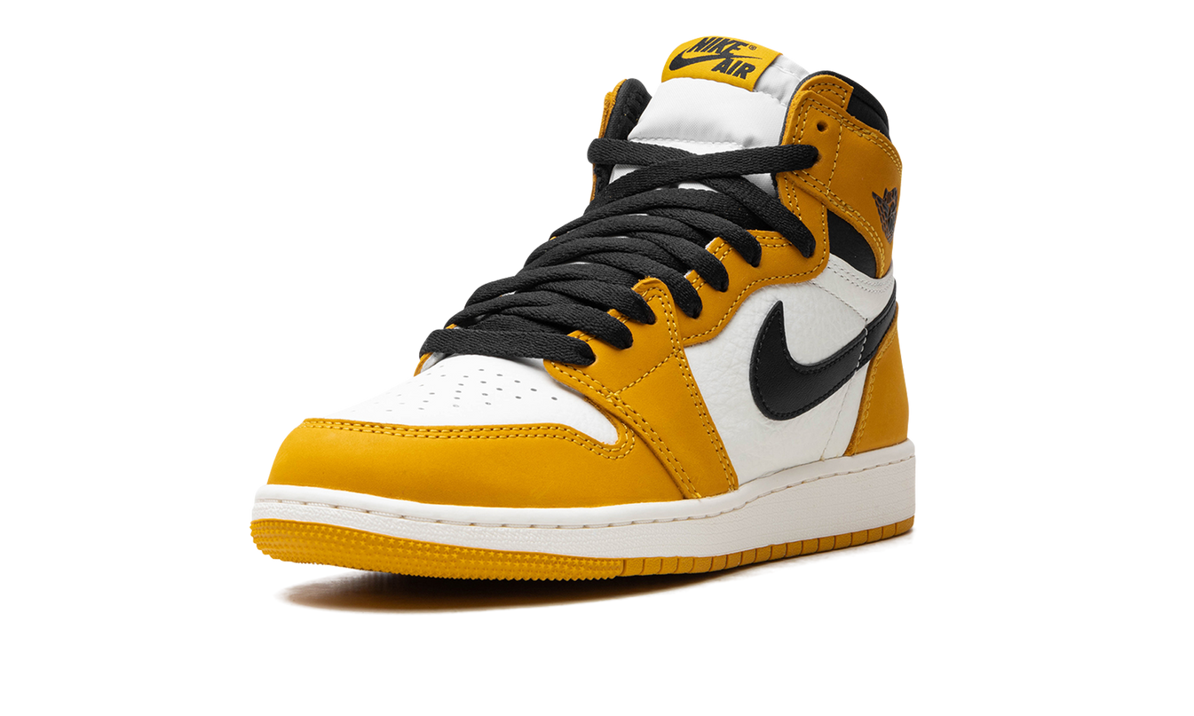 Sneakers Air Jordan 1 Retro High OG GS in geel ochre en zwart, met leren bovenwerk en witte zool.