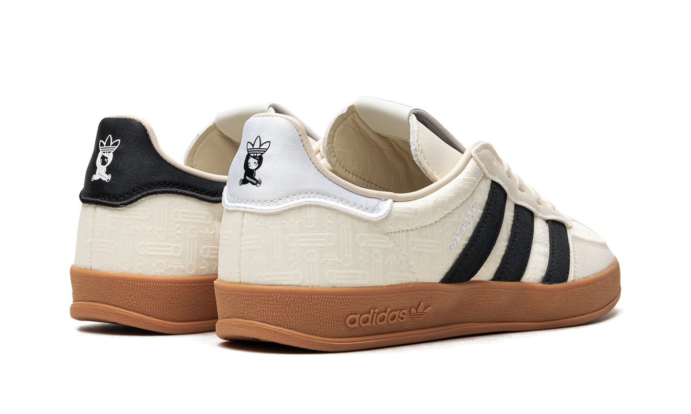 Dames Adidas Gazelle Indoor schoenen in Dorophy Tang kleur, comfortabele sneakers voor binnengebruik, met leren bovenwerk.