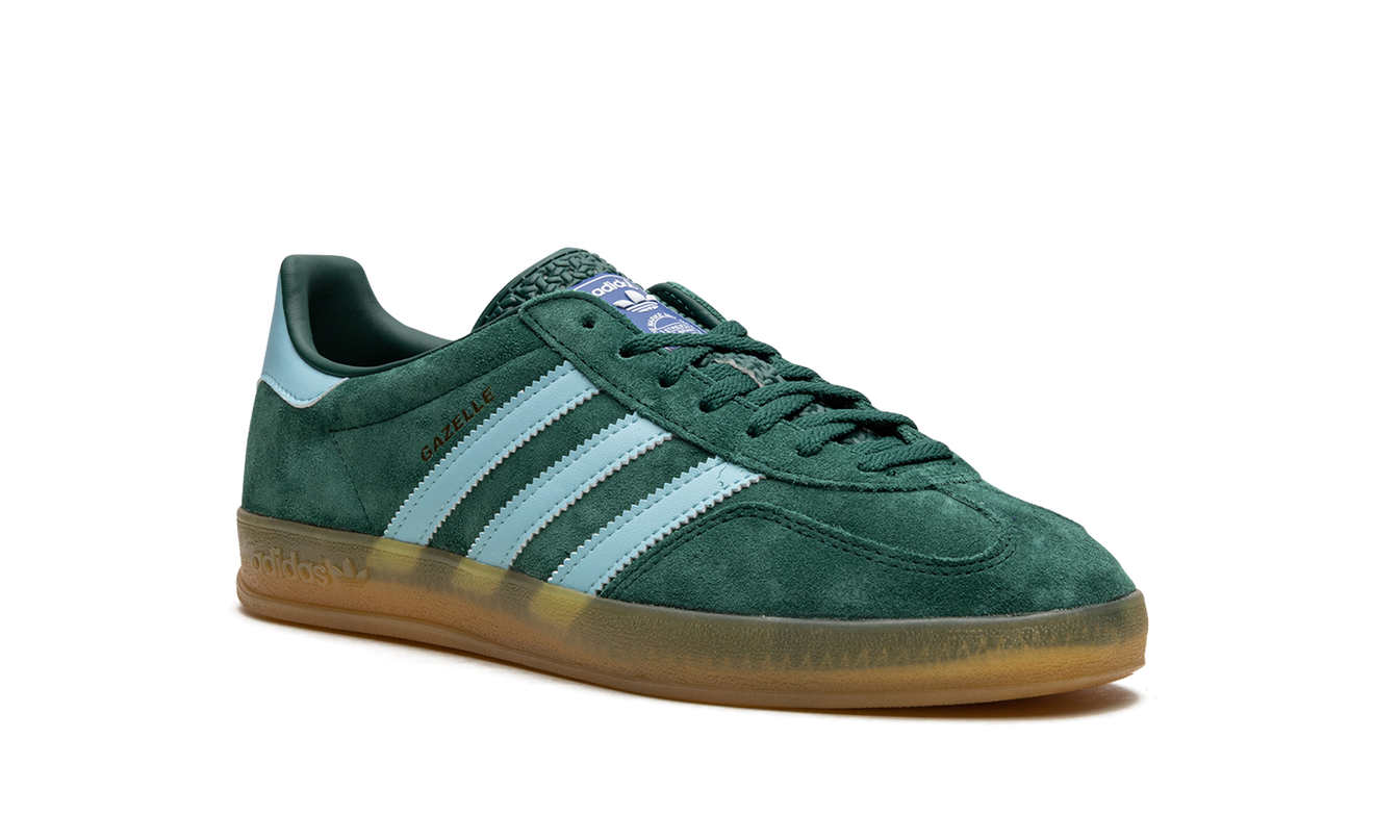 Adidas Gazelle Indoor schoenen in Collegiate Green met witte details, geschikt voor binnen sporten en casual gebruik