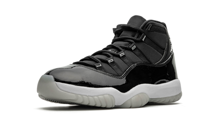 Air Jordan 11 Retro Jubile shoes in zwart en glanzend zilver, met leren en suède details, voor heren en dames