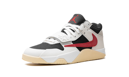 Nike Jumpman Jack Travis Scott sneakers in university red, zwart en wit met sportieve details en het Jumpman logo zichtbaar.