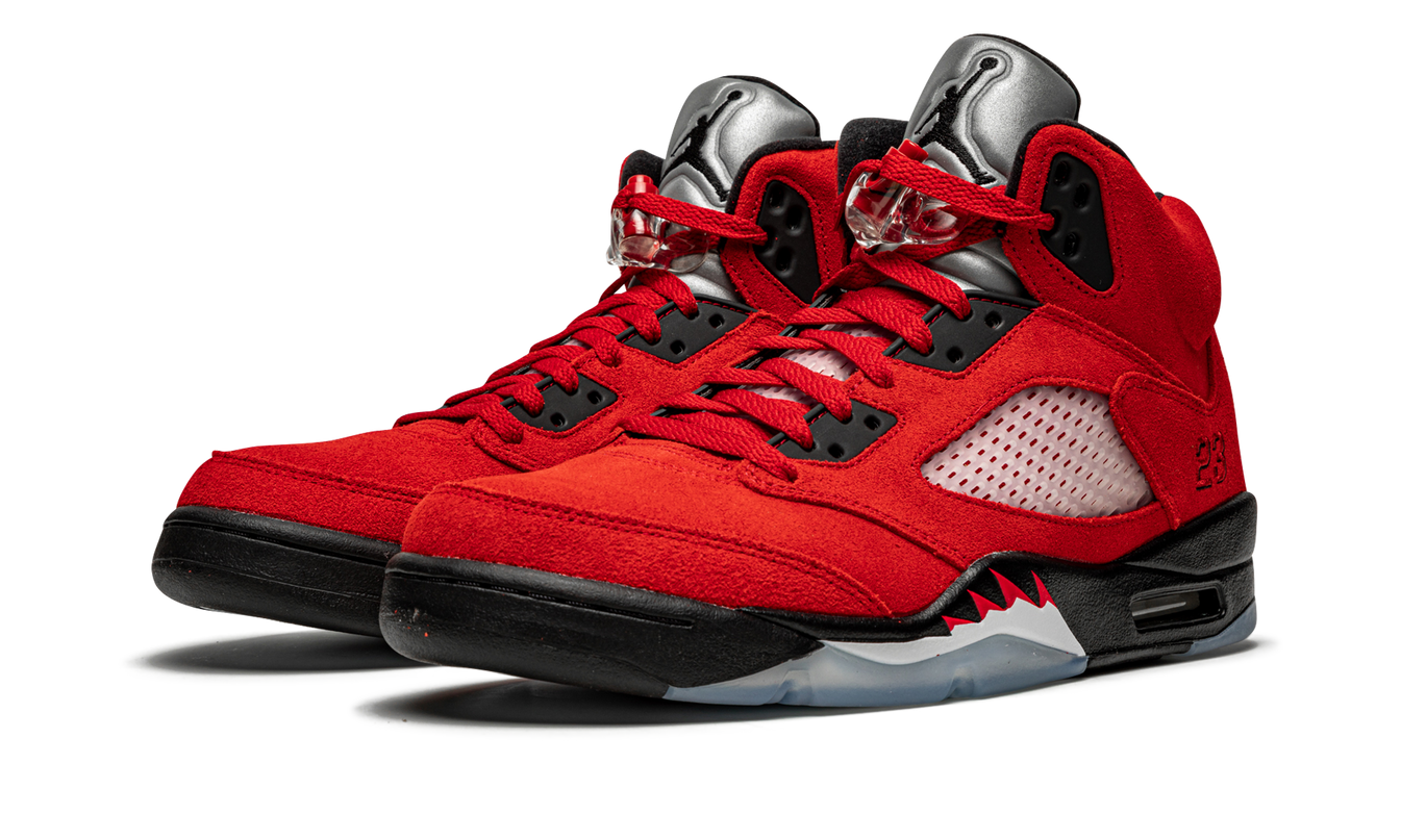 Sportieve Air Jordan 5 Retro schoenen in rood en zwart met witte details, iconisch ontwerp van Mijn winkel.