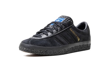 Zwarte Adidas Gazelle sneakers voor dames met leren bovenwerk en witte zool, stijlvolle en comfortabele schoenen van Adidas.