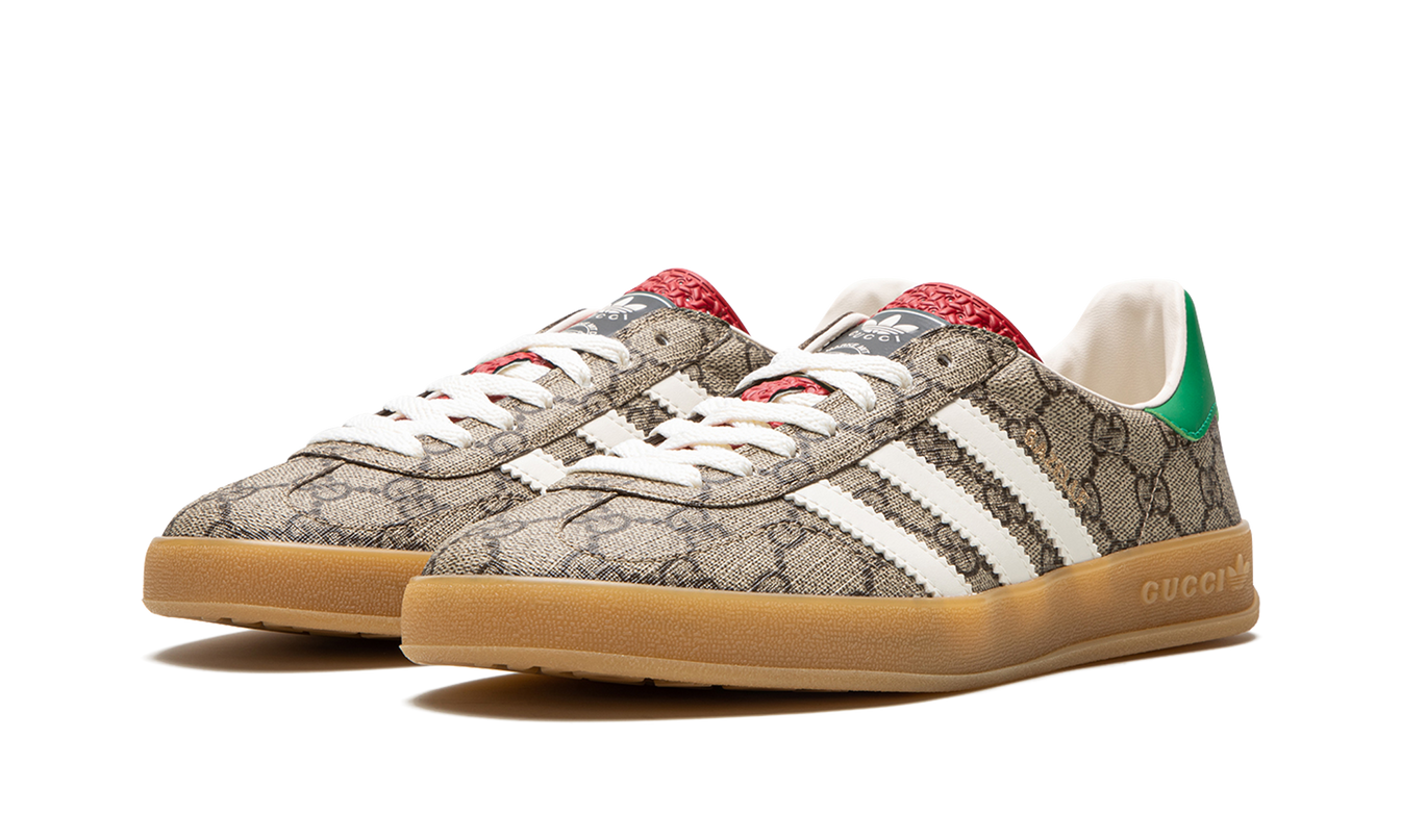 Beige Adidas Gazelle schoenen met Gucci GG Monogram patroon, stijlvolle sneakers van Adidas voor dames