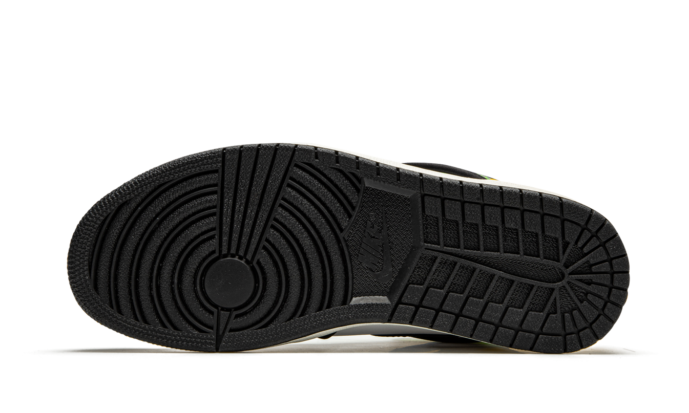 Lichte Air Jordan 1 Retro High OG schoenen in geel en goud met zwart details, gemaakt door Mijn winkel.