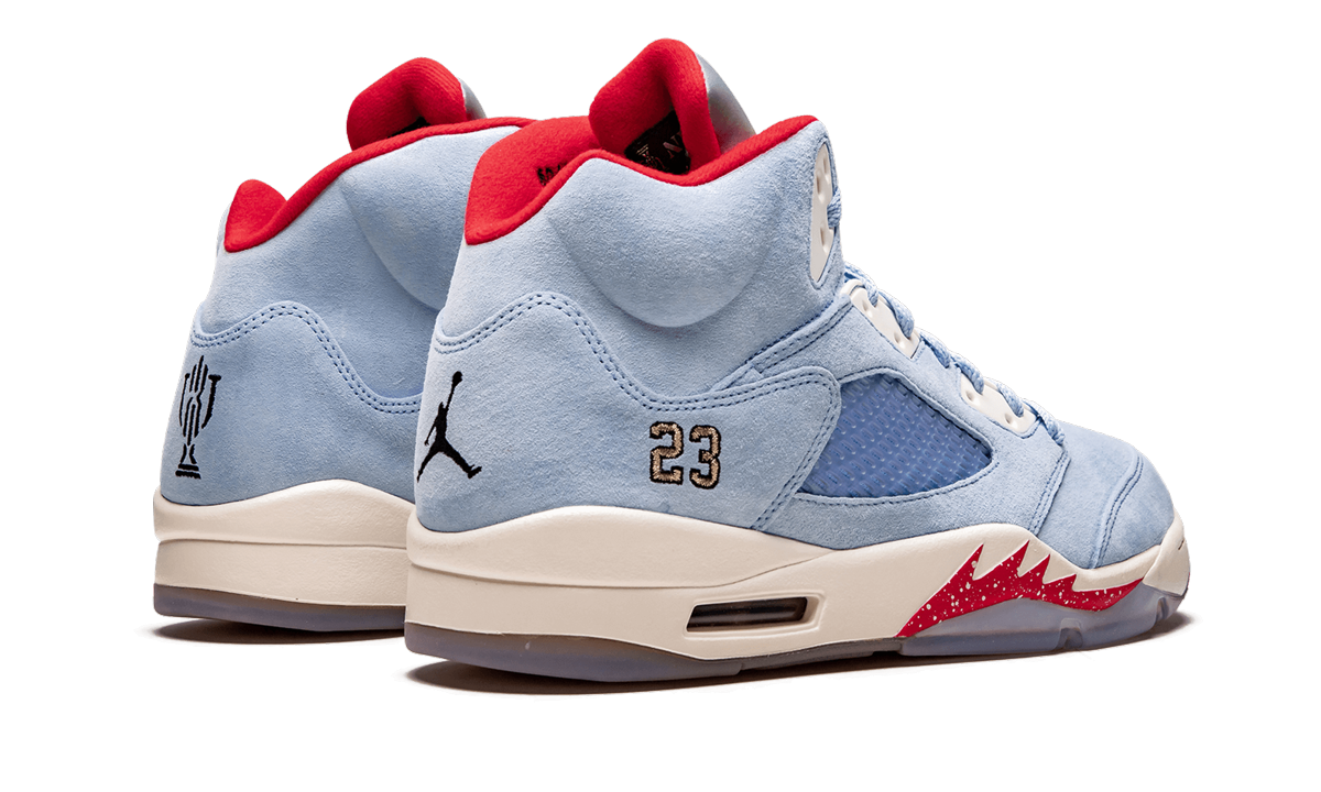 Zwarte Air Jordan 5 Retro "Trophy Room" sneakers van Mijn winkel, detailfoto van de sportieve schoenen.