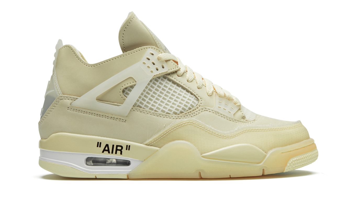Witte Air Jordan 4 Retro SP WMNS sneakers met Off-White details, zichtbaar in close-up van de schoenen.