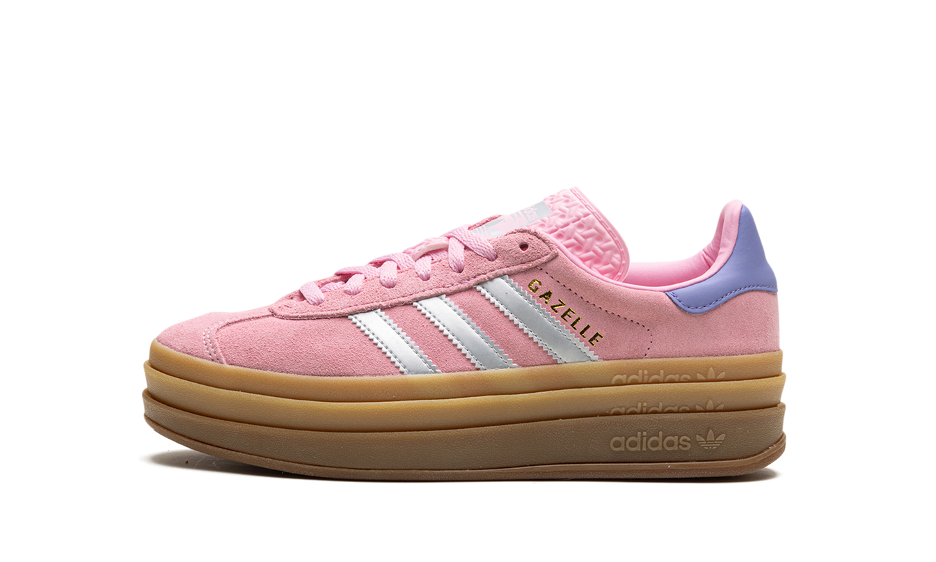 Dames Adidas Gazelle GS sneakers in "True Pink Silver" met roze en zilveren details, gemaakt van leer en textiel.