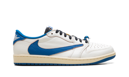 Lichte Air Jordan 1 Low Travis Scott Fragment Sail sneakers met witte en beige details, lage schoen met Nike Swoosh en branding