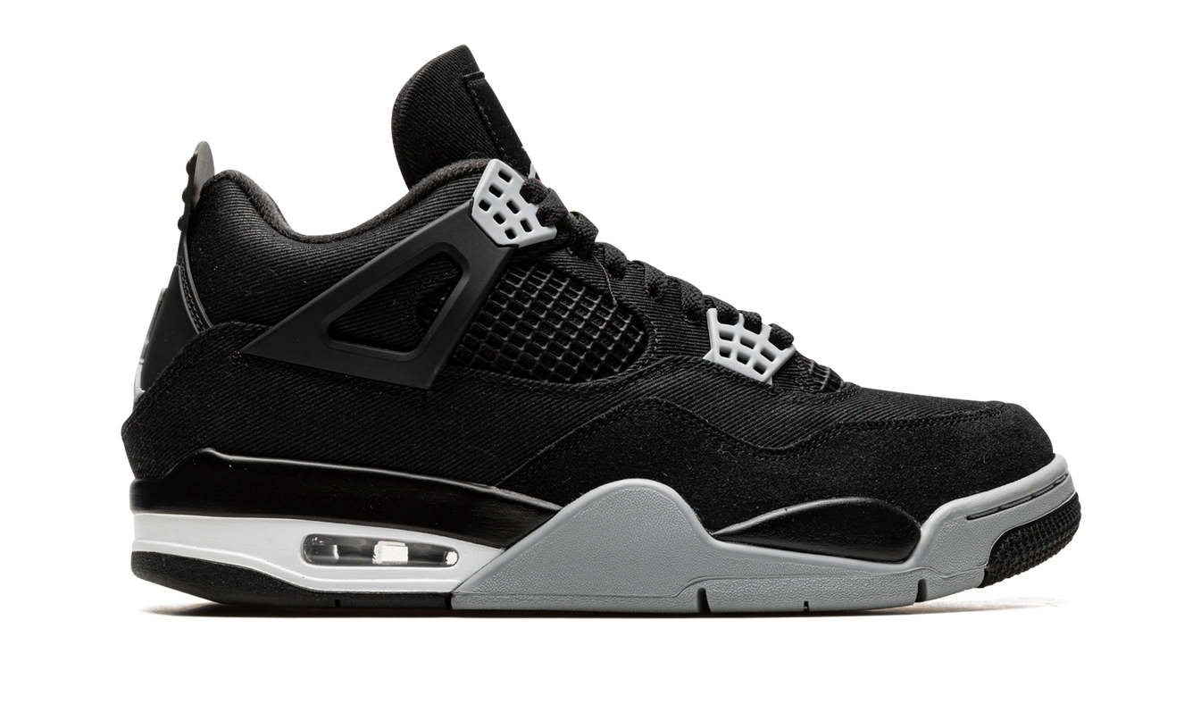 Zwarte Air Jordan 4 schoenen van Mijn winkel met canvas bovenwerk en sportieve stijl, zichtbaar in de afbeelding.