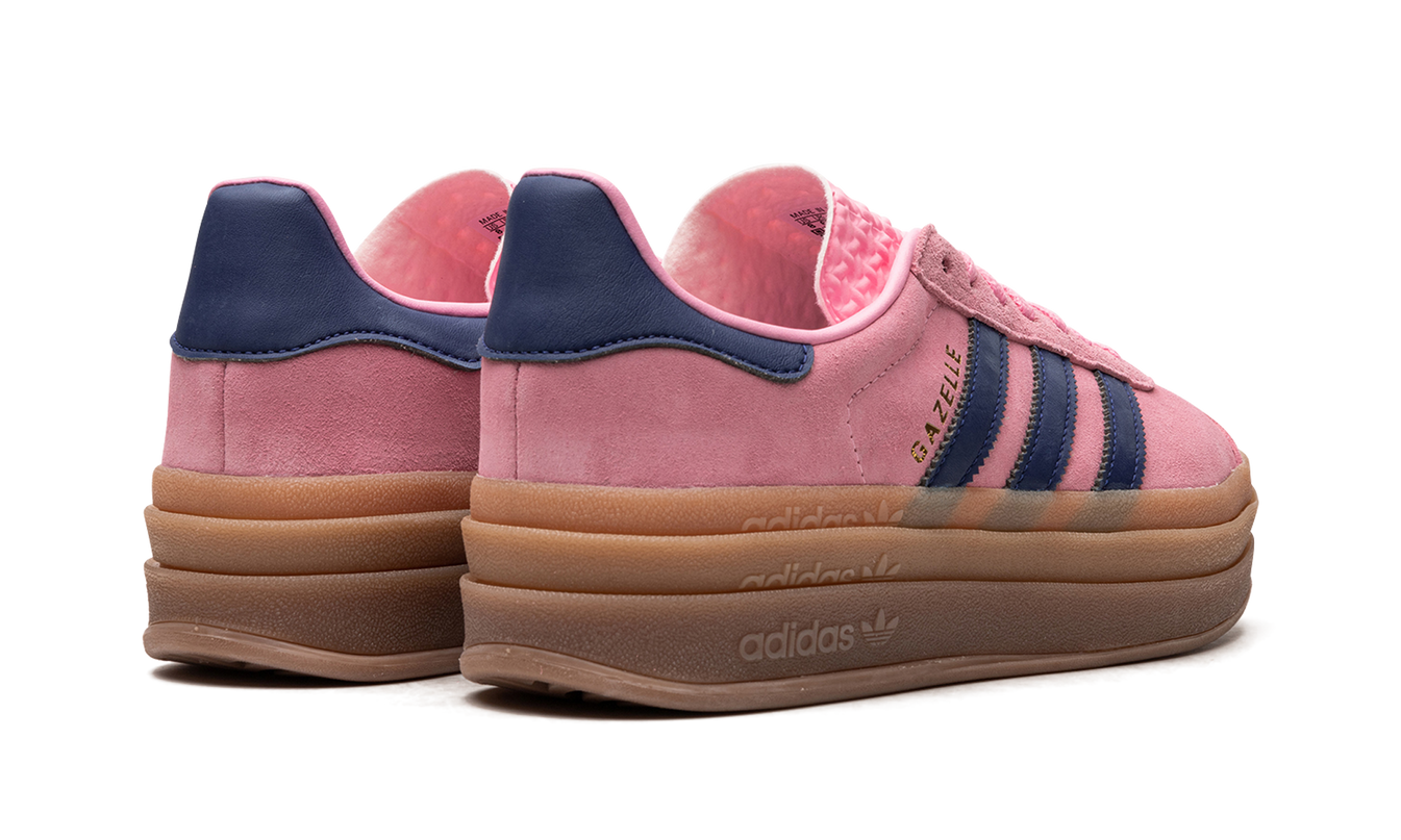 Adidas Gazelle BOLD Dames sneakers in Pink Glow met roze en witte details, lage schoen met leren bovenwerk en witte zool