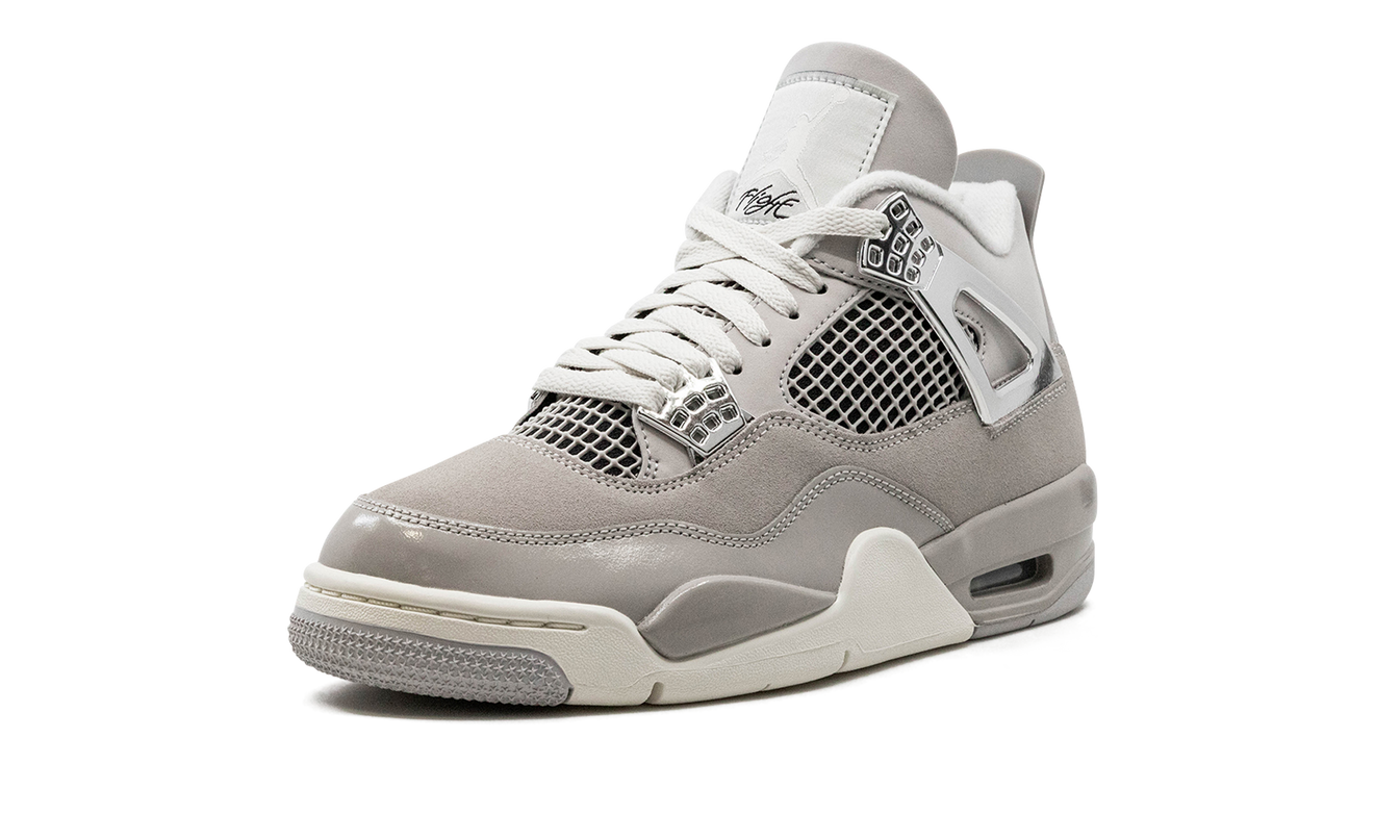 Lucht Jordan 4 WMNS "Frozen Moments" sneakers in wit en blauw met gedetailleerde ontwerpen en textuur.