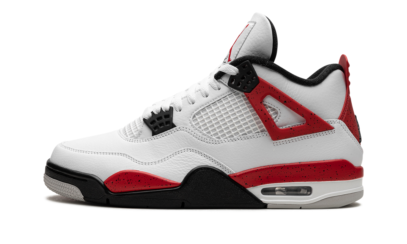 Schoenen Air Jordan 4 "Red Cement" in rood en grijs met witte details, zichtbaar op de afbeelding.