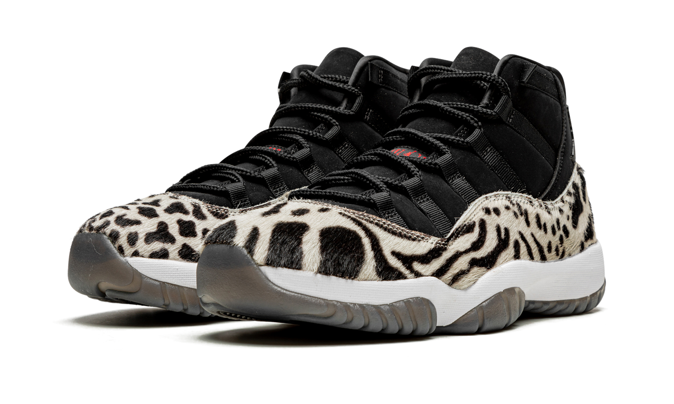 Dames Air Jordan 11 "Animal Instinct" sneakers in zwart en wit, met details geïnspireerd door dierlijke patronen.