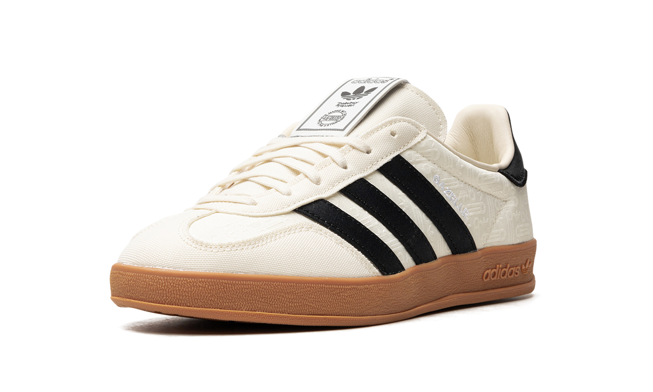 Adidas Gazelle Indoor schoenen in dorophy tang, zwart-witte sneakers voor binnengebruik, met leren bovenwerk en sportieve uitstraling