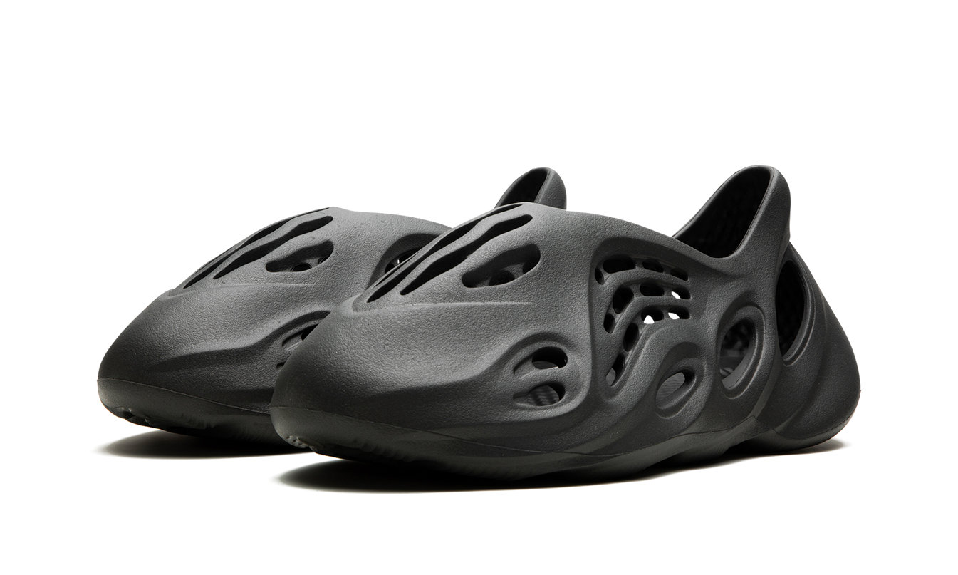 Yeezy Foam Runner "Carbon"