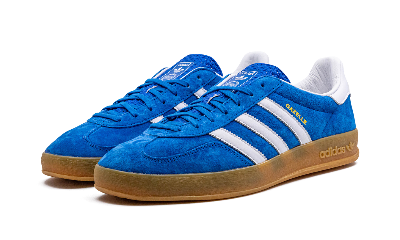 Blauwe Adidas Gazelle Indoor schoenen voor dames, comfortabel en stijlvol, met witte zool en Adidas logo.