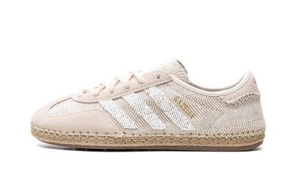 Adidas Gazelle schoenen van Mijn winkel in zwart leer met witte details, zichtbaar van de zijkant.